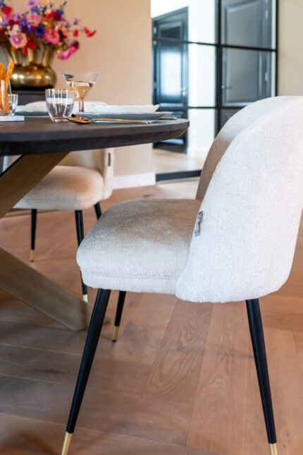 Stoel Alicia white chenille fire retardant (FR-Bergen 900 white chenille)